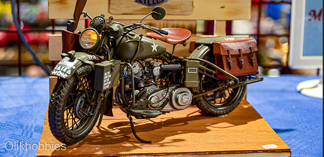 maquette de moto de l'armée américaine  | olikhobbies.com